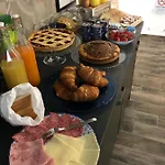 Holiday Guesthouse 4*